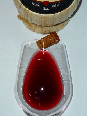 Cecchi Chianti Fiasco 2012 glass.jpg
