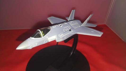 アメリカ海軍 艦上戦闘機 F/A-18E スーパーホーネット VFA-81