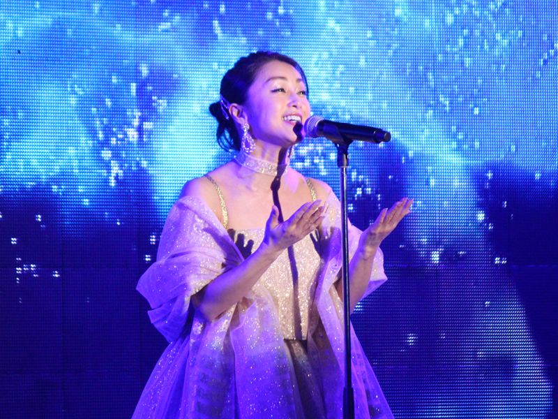 酒井法子さんの変わらぬ笑顔と歌声に魅了されました♪ | ホテル