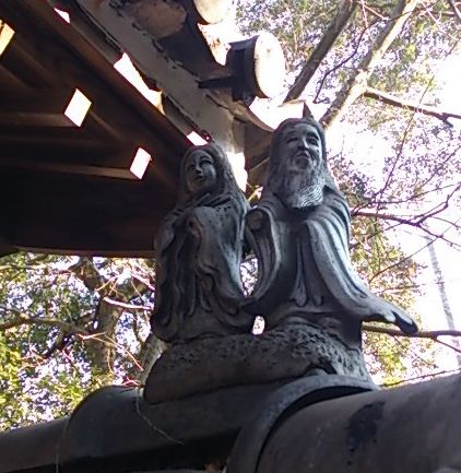 男女の神様像か？