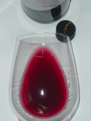 Kumala Pinotage Shiraz 2010 glass.jpg