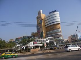 The Mall バーンケー店