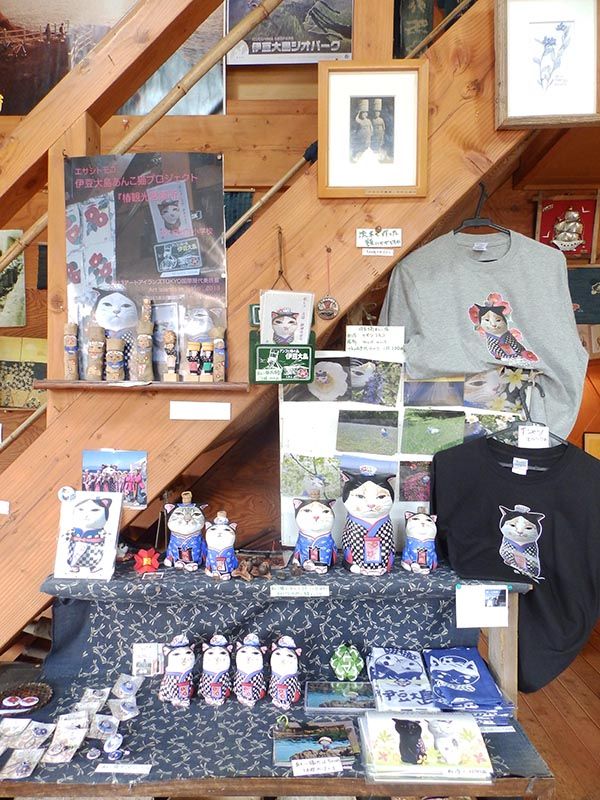 あんこ猫ご来島 | 伊豆大島木村五郎・農民美術（あんこ人形）資料館