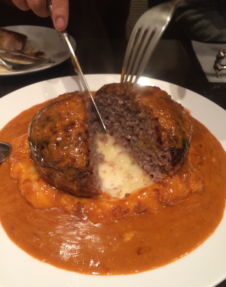 ハンバーグ断面.jpg
