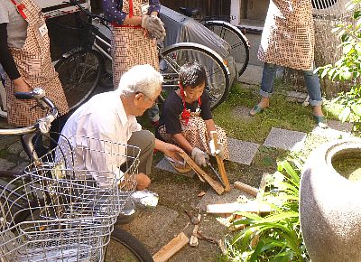 京町屋衣替え201310-03薪割り