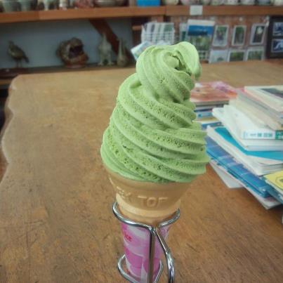 八万寿茶園の抹茶ソフトクリーム