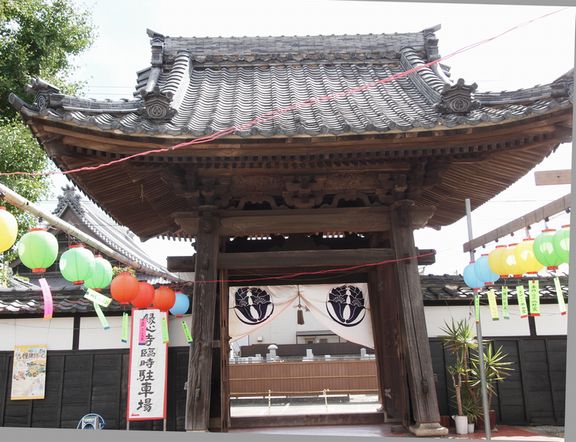 西尾市縁心寺。門