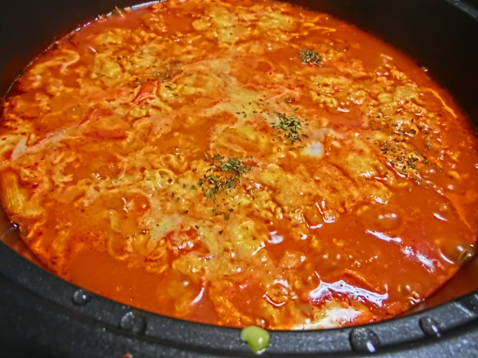 トマト鍋のシメはオムライス風