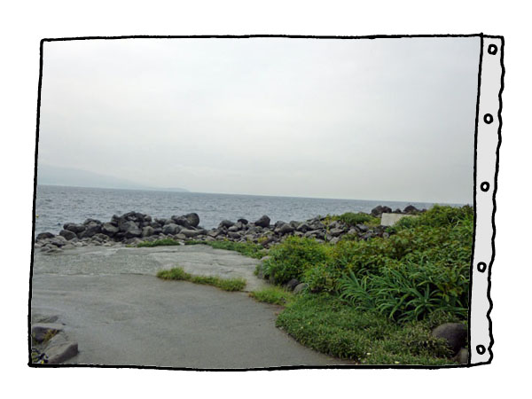 雨の初島