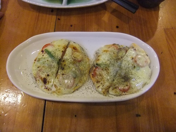 田舎子@八戸屋台村みろく横丁のせんべいピザ