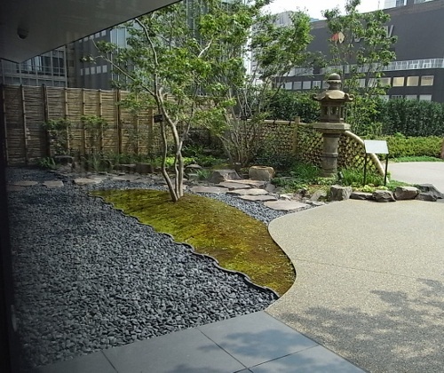 歌舞伎タワー・屋上庭園