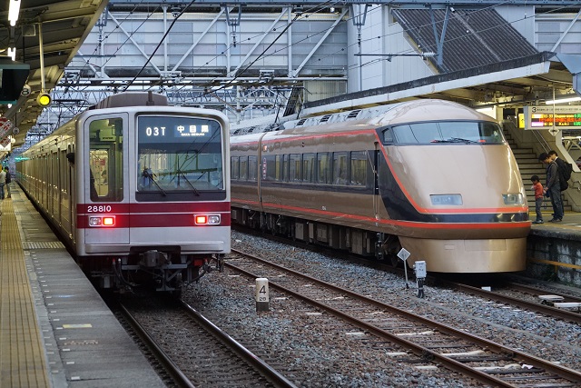 東武 乗り入れ車両の 並び in 春日部6