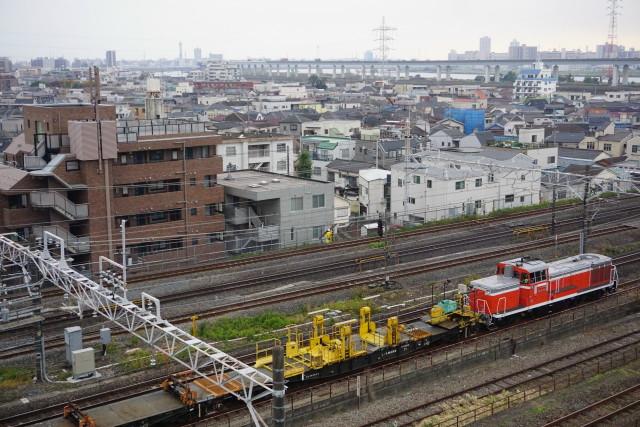 DE10牽引 新津チキ工臨返却 & こち亀バス5