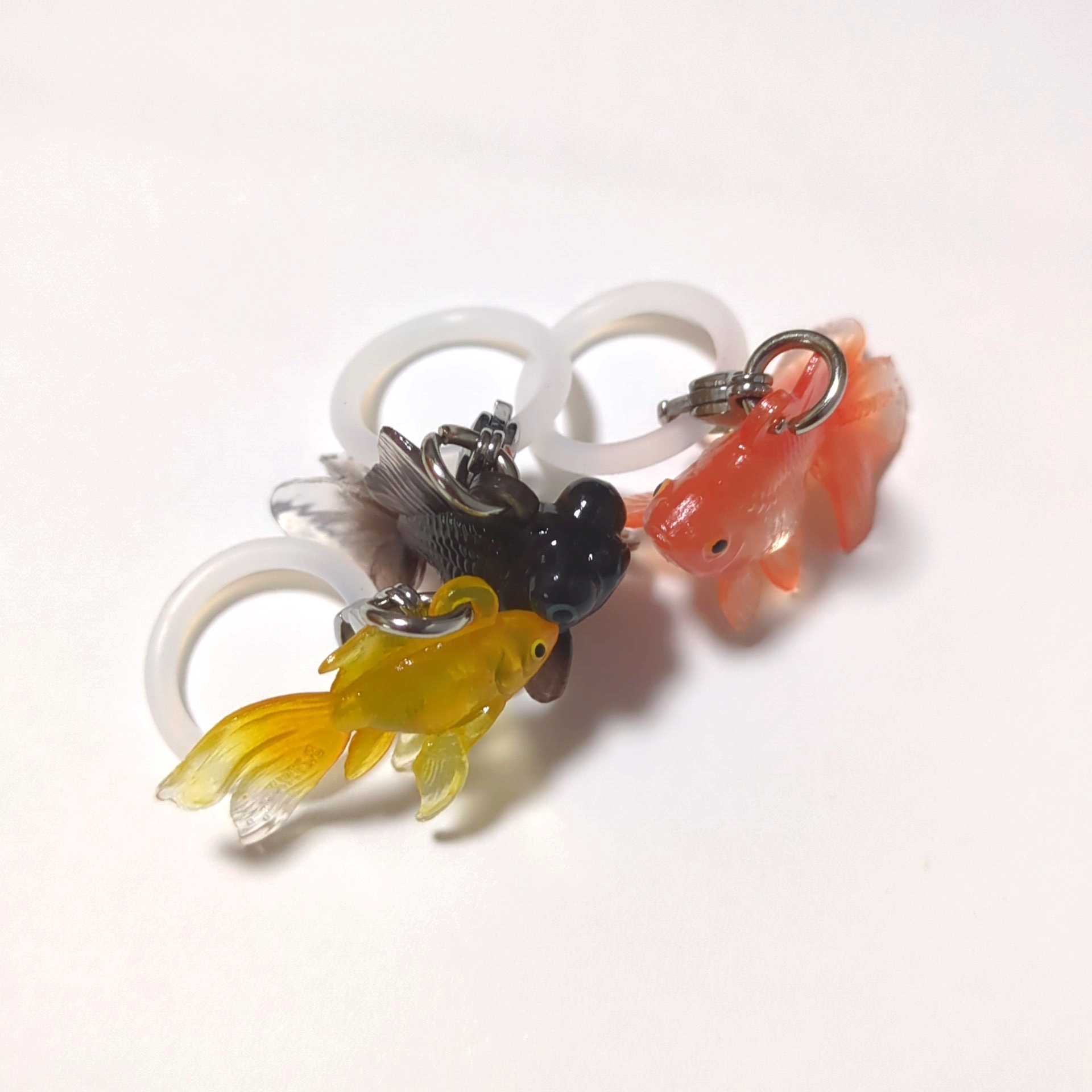 商品レビュー】めじるしアクセサリー 雨空金魚（前編） | きんぎょ警報