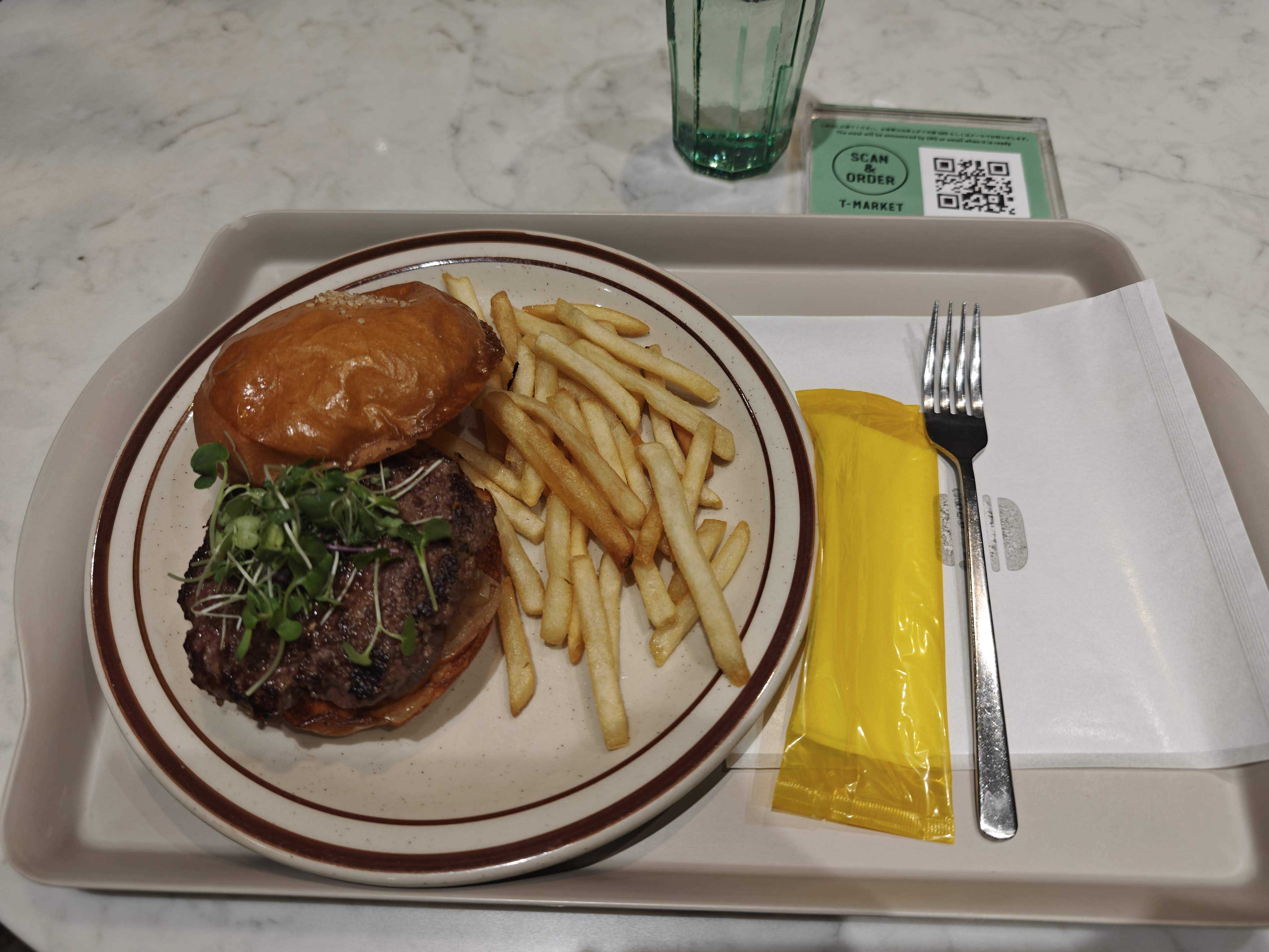 ヒツジパブリック 虎ノ門ヒルズ　一人ランチ　オニオンローズマリーバーガー