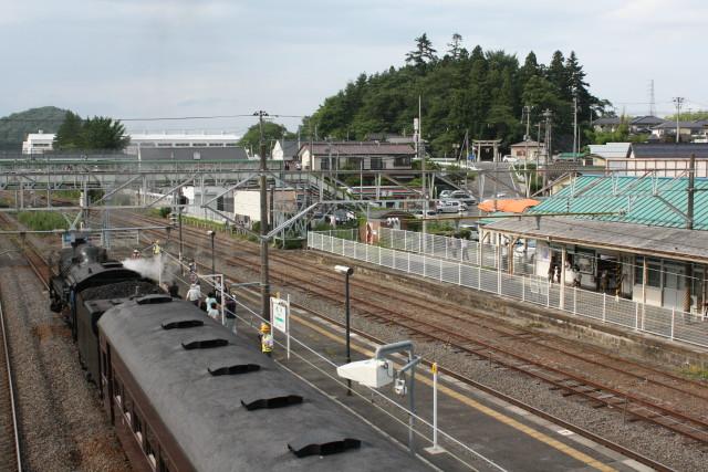 ED75.C61が 到着する 東北本線 松川駅2