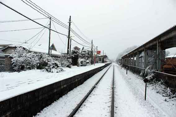 雪の阿波山川駅♪