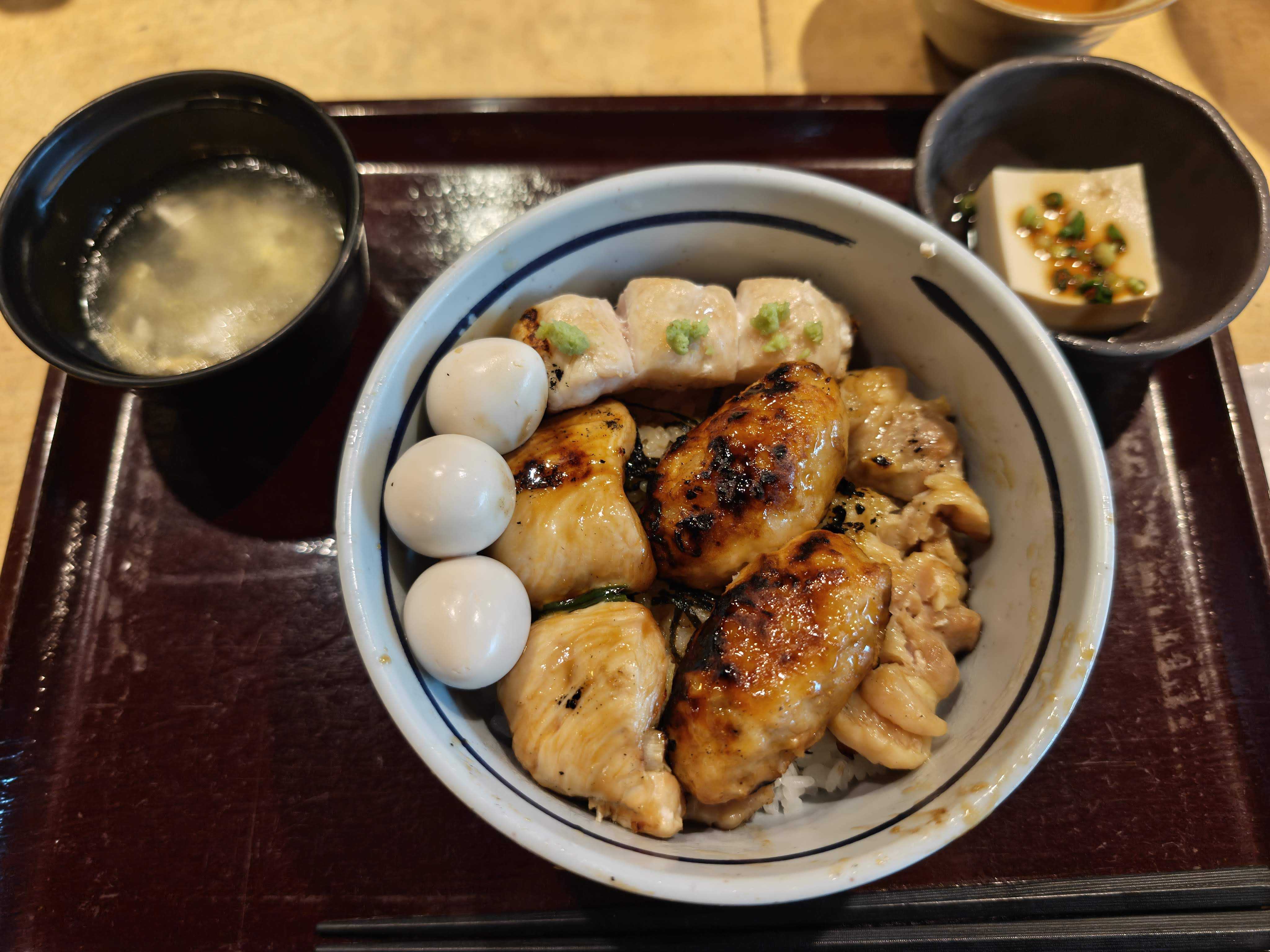 神谷町駅・虎ノ門ヒルズ駅　鶏焼 鳥とも　ランチ　焼き鳥丼