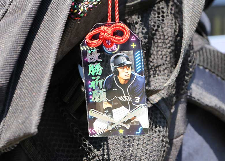 写真がプリントされた推し活用お守り