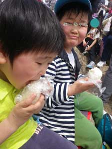 山頂でおにぎりーっ