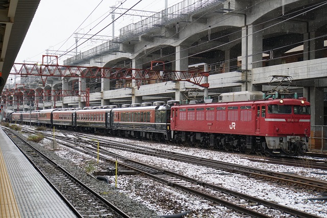 EF81 151牽引 クリスマストレイン回送 In 新潟－新津 & 115系 湘南色2