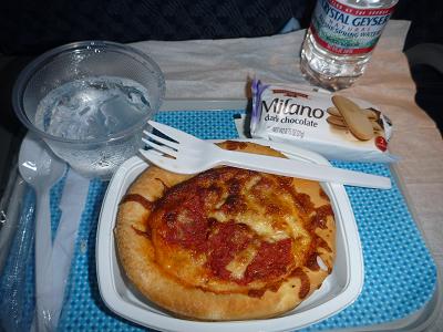 アメリカン航空 機内食 夕食ピザ