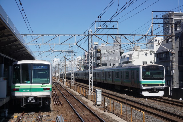 EF65 1102 町田 返却単機回送 & メトロ05系 綾瀬駅5