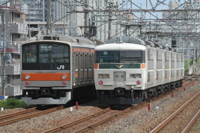 武蔵野線 205系と 並ぶ 185系 送り込み回送