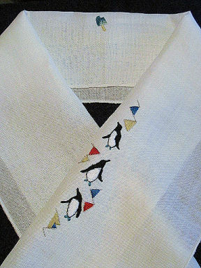 麻刺繍半襟ペンギントリコロール.jpg