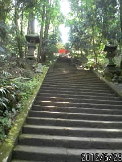 階段と随神門