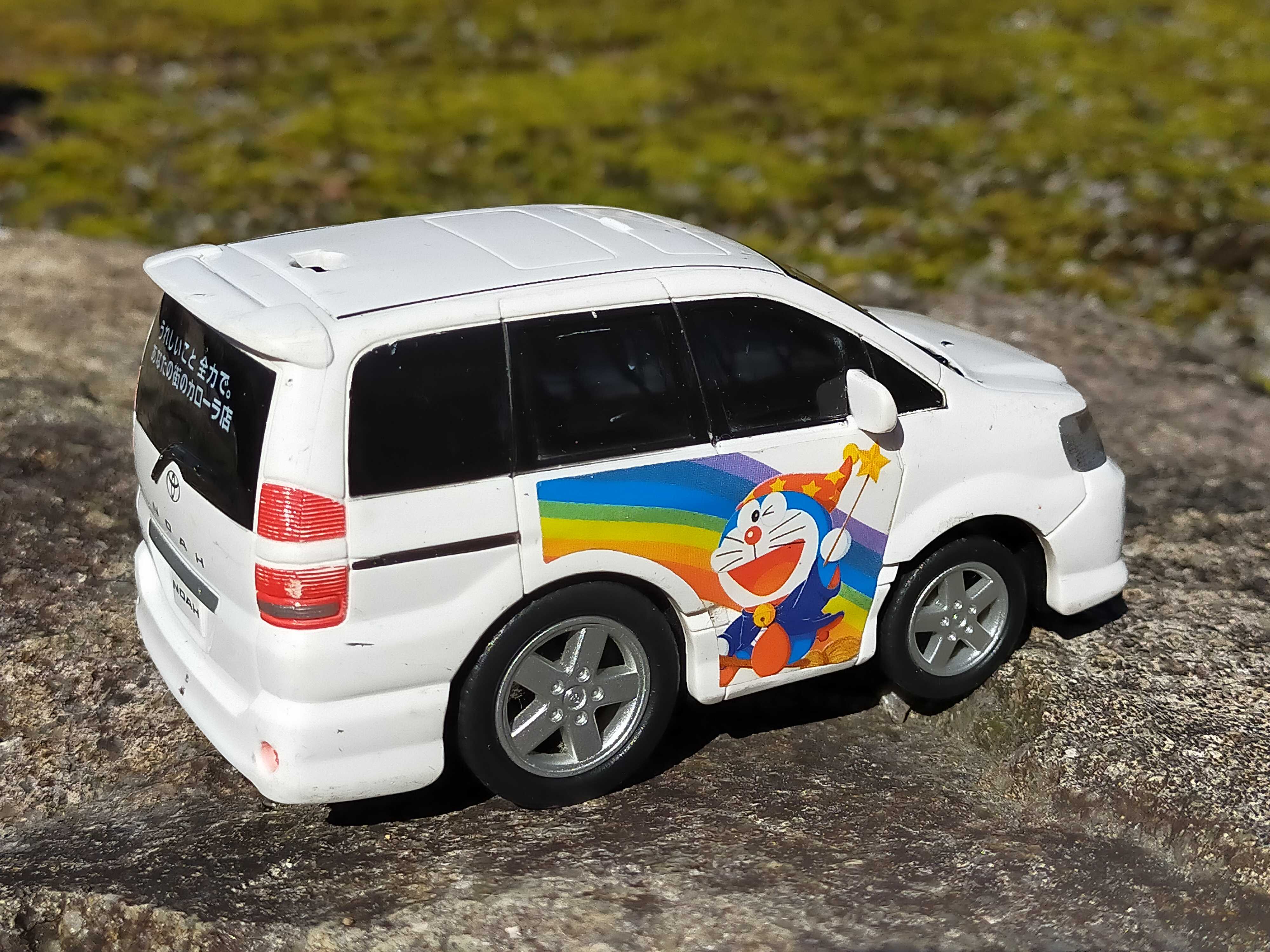 プルバックカー】 トヨタ ノア ドラえもん マジカルカー ドライブ