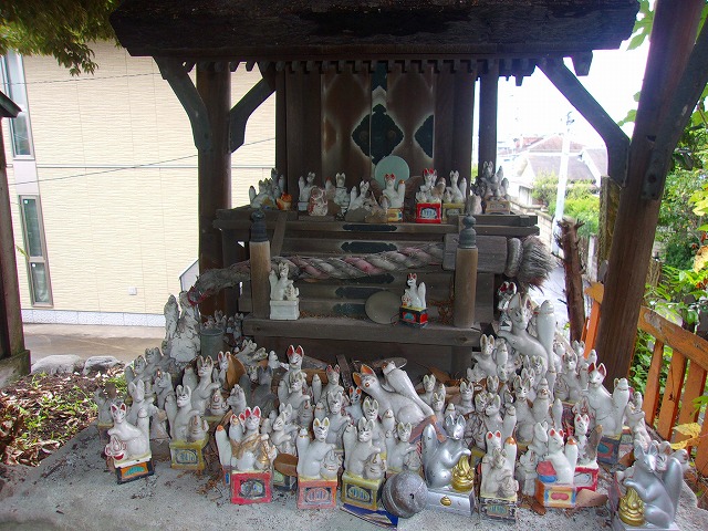 神社の狐.jpg