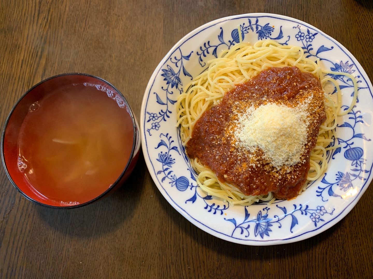 昼食は、1日分の緑黄色野菜が摂れるミートソーススパゲティ。粉チーズ、玉ねぎのコンソメスープ。梅干し、水。 | MUSIC LAND -私の庭の ...