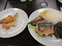 ２３日昼食（日本でいう焼鯖定食風）