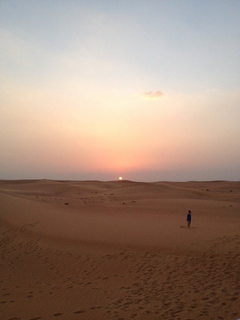 砂漠の夕陽