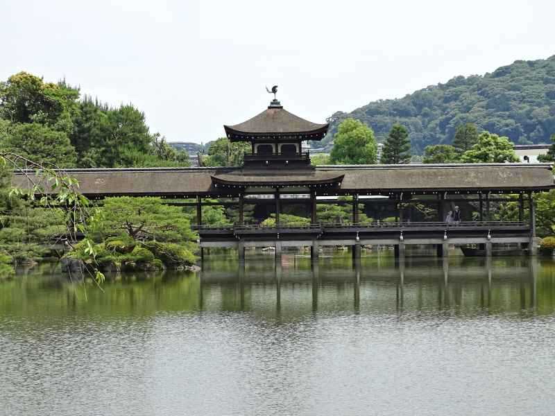 静かな水面に泰平閣 橋殿 平安神宮 お散歩うさぎさんのブログ 京都 いろ色 楽天ブログ