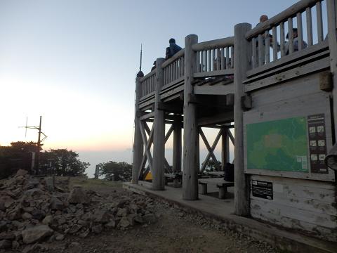 日出ヶ岳の展望台.JPG