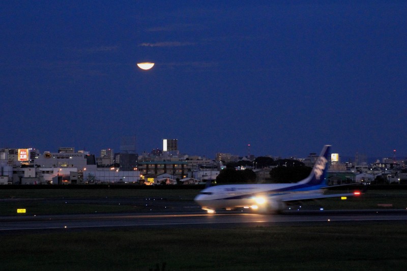 スーパームーン_006着陸機とスパームーン・雲の中へ.jpg