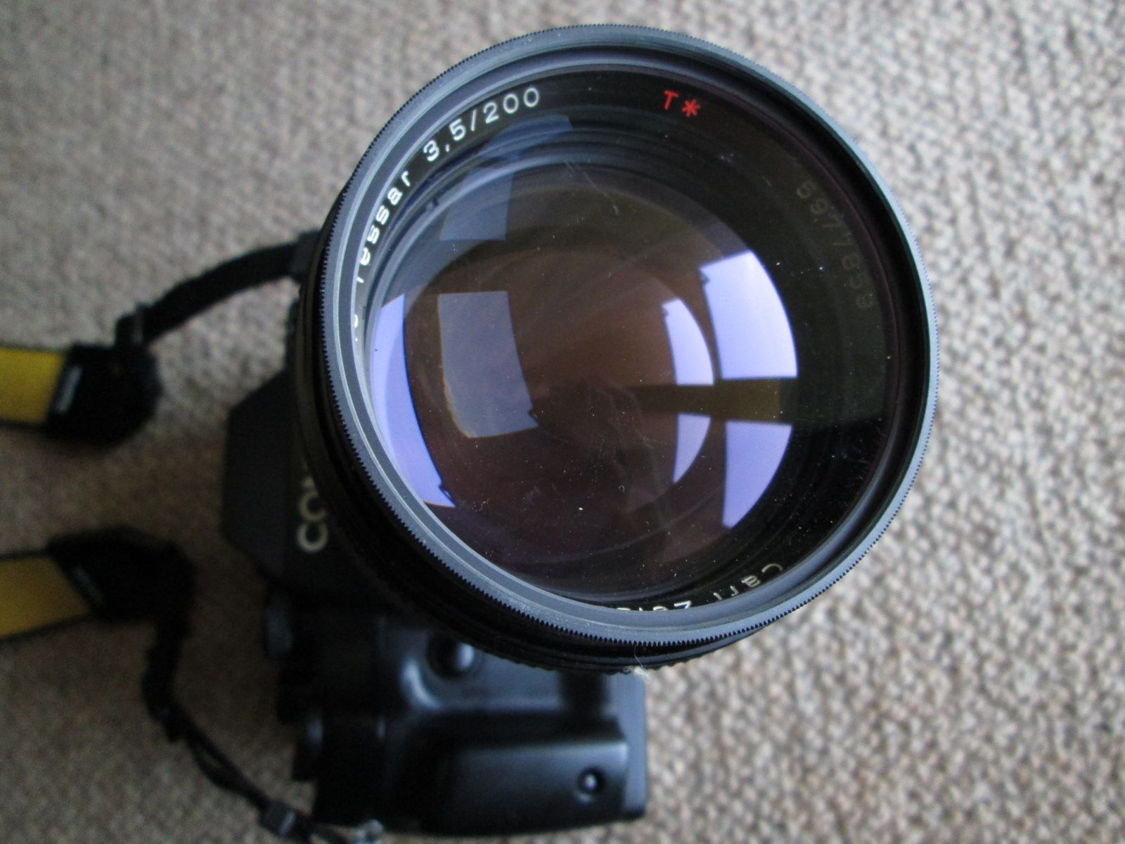 重いカメラに重いレンズを付けると当たり前だけどとても重くなる