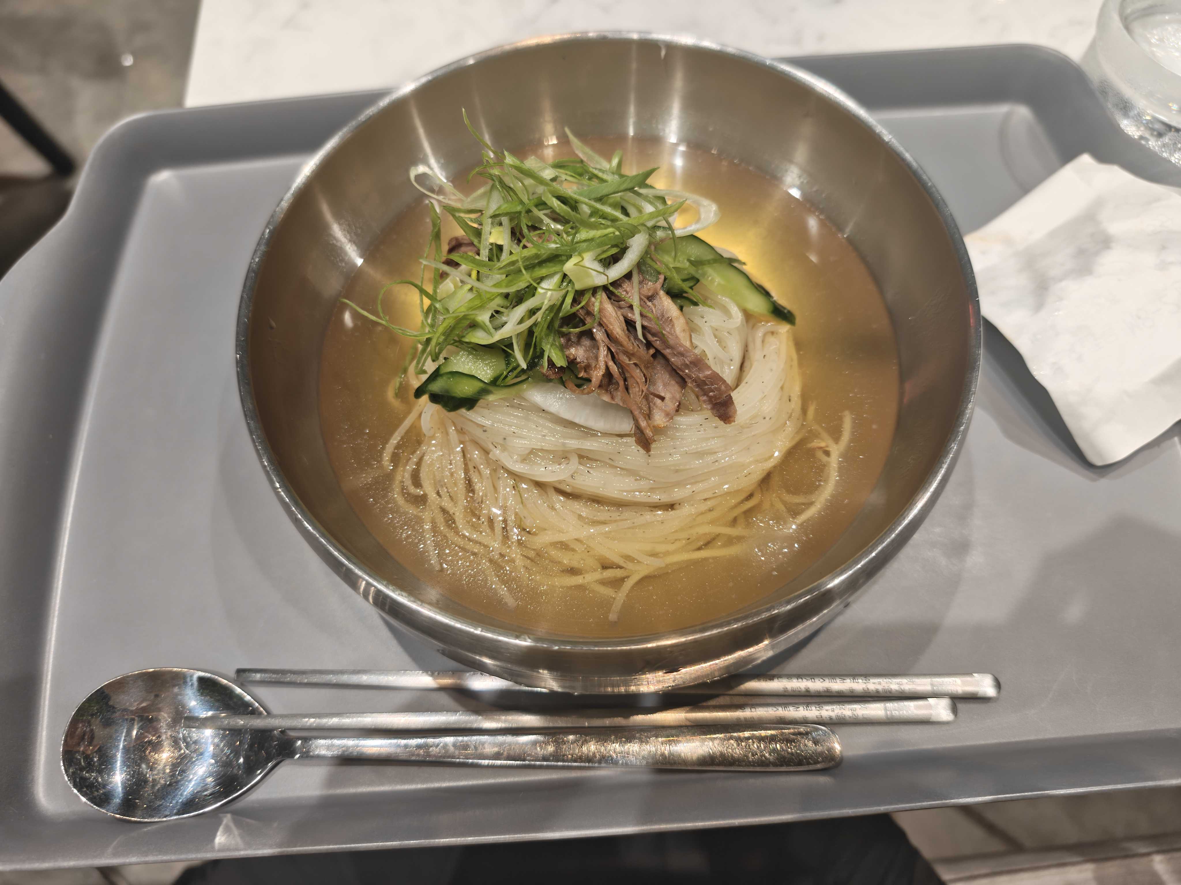 韓国冷麺　アジョシ虎ノ門ヒルズ店　京都冷麺