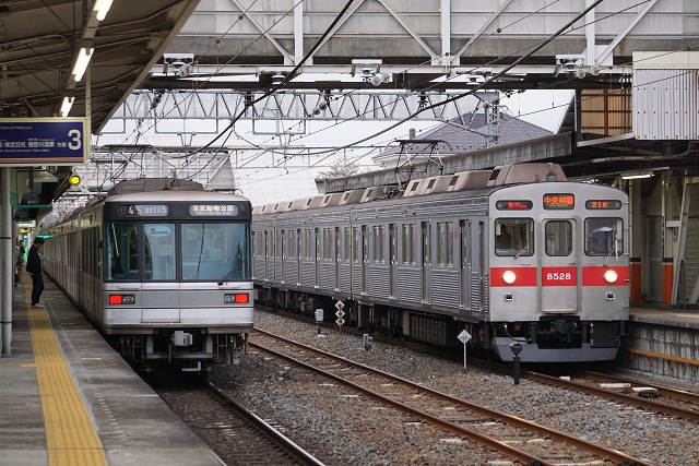 東武 乗り入れ車両の 並び in 春日部5