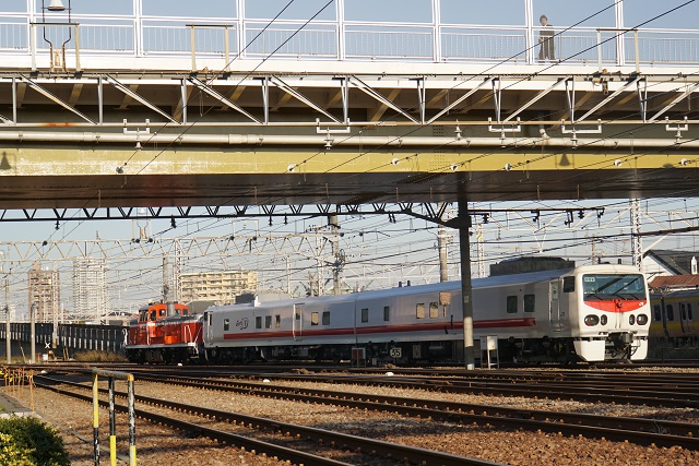 EF81 95 & DE10 1697牽引 キヤ193系イ―ストアイD7