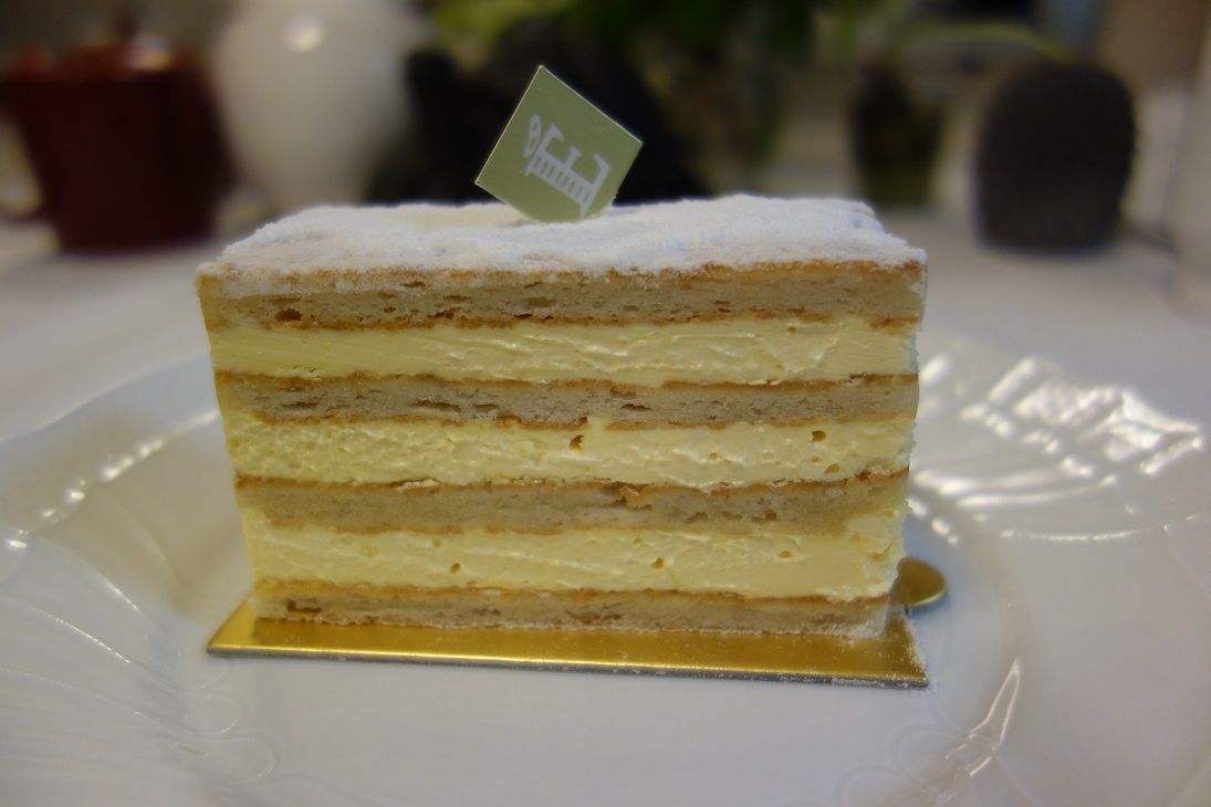 行列のできるバターケーキ “ガトー・エシレ ナチュール” | おとなの