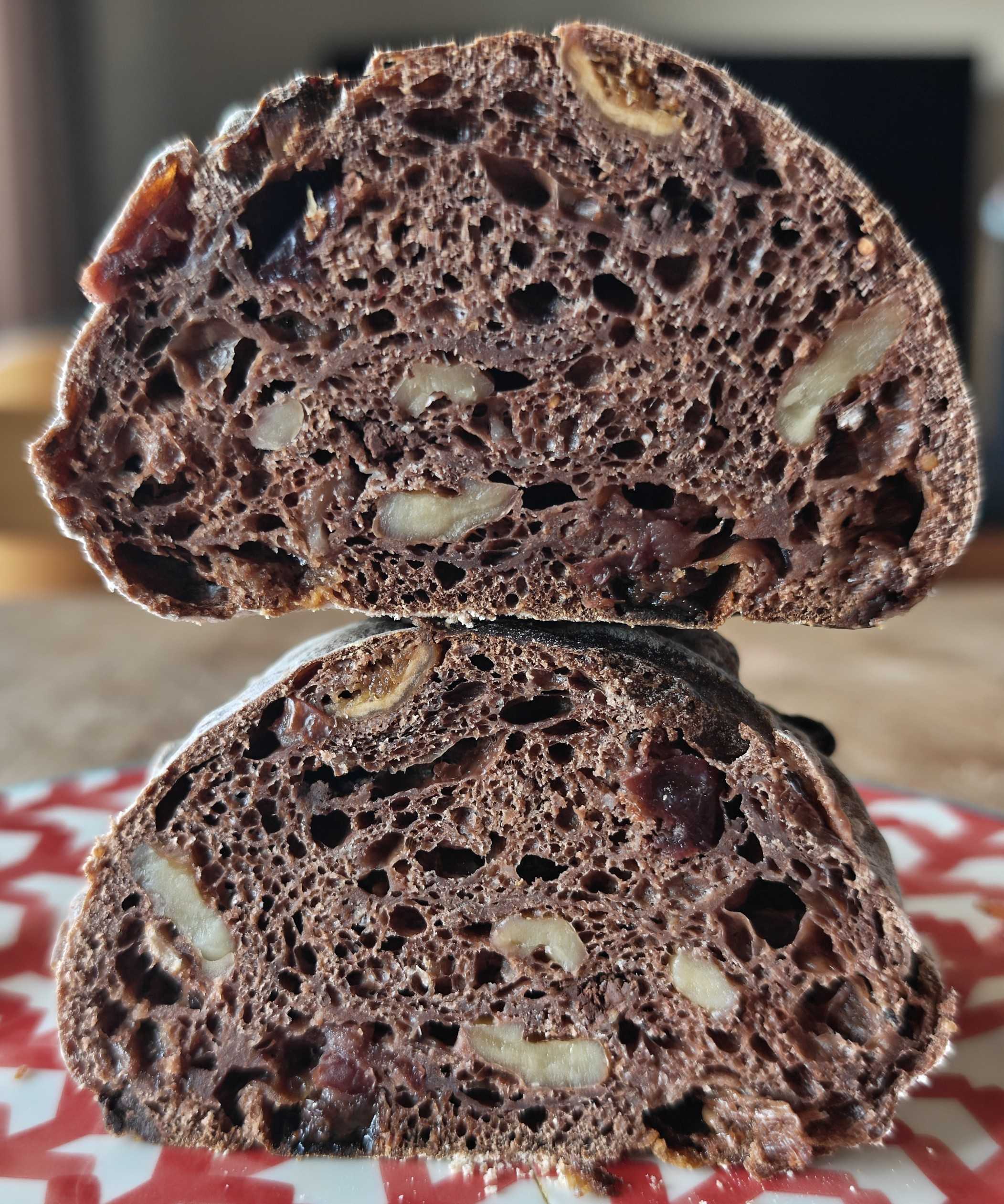 茨城県古河市　パン屋　roji　通販　カカオルージュの断面