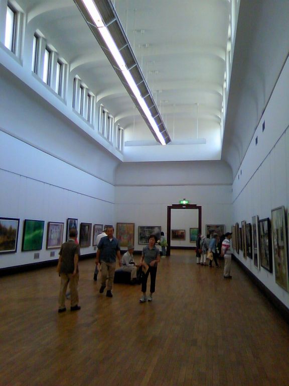 水彩画展示会のホール例（4ホールある）リサイズ