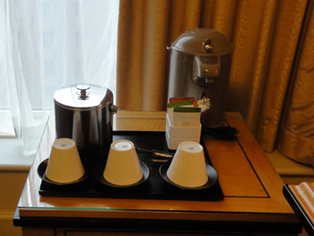 リーガロイヤルタワーウィングデラックスツインお茶コーナー