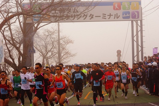 土師ダム湖畔マラソン　ﾊｰﾌｽﾀｰﾄ.jpg