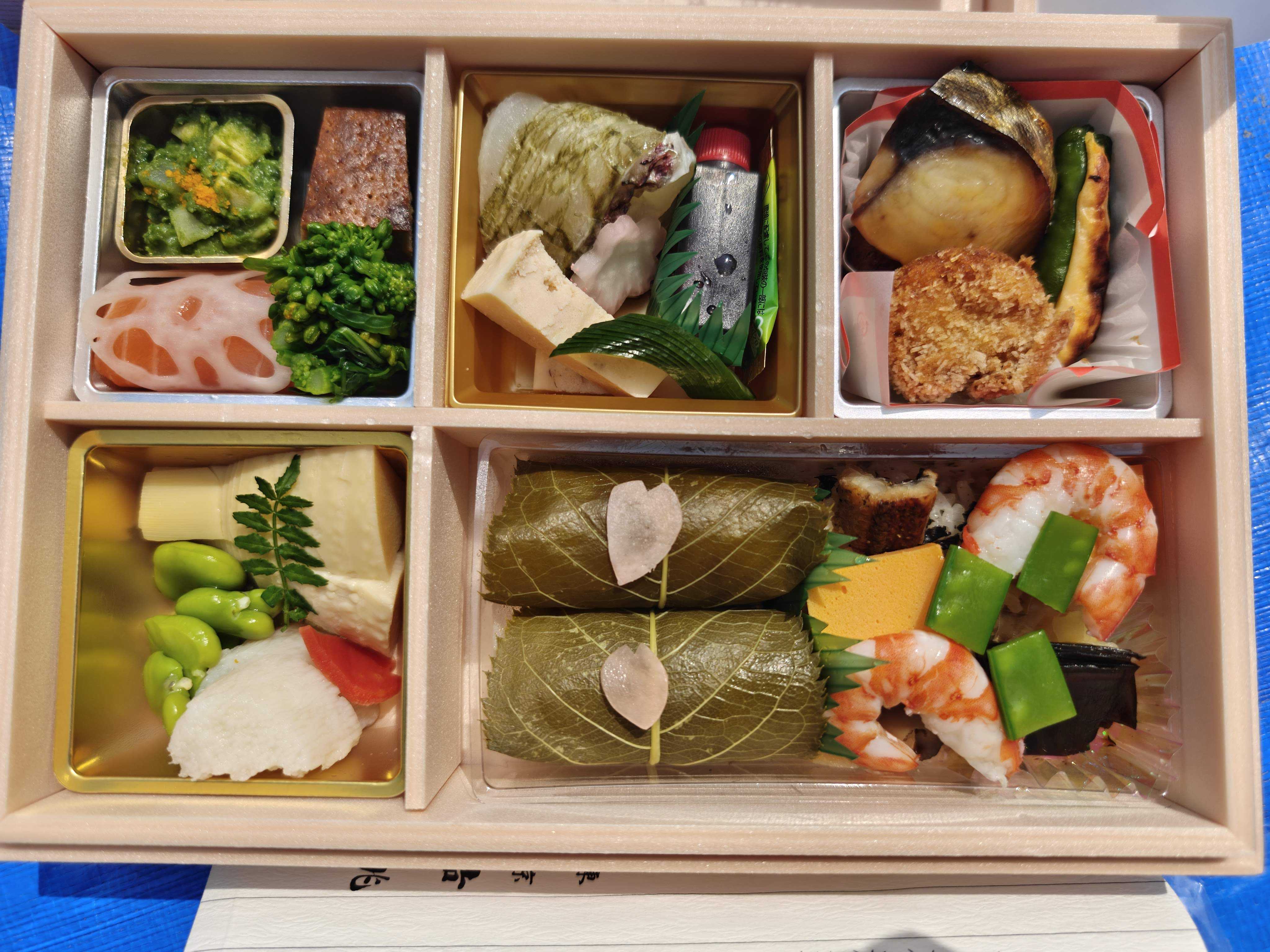 東京 吉兆　デリバリー　お花見弁当