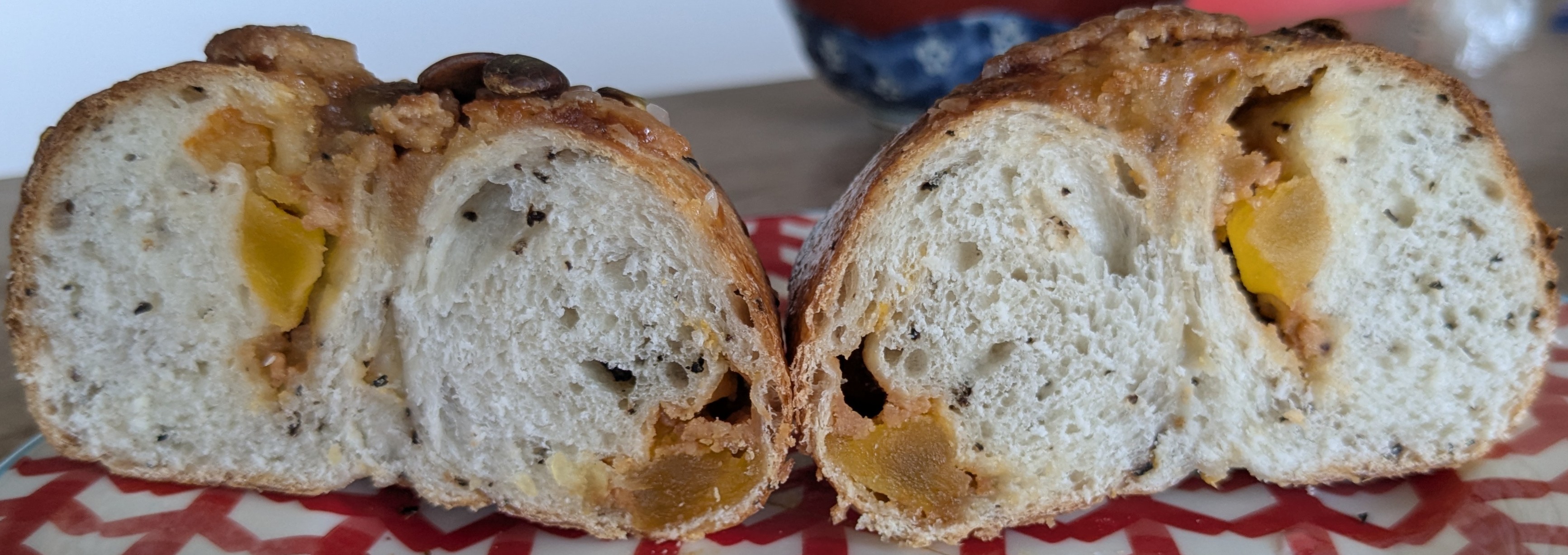 愛知県新城市CHIKOS BAGELS　通販　紅茶キャラメルアップル＆オレンジの断面