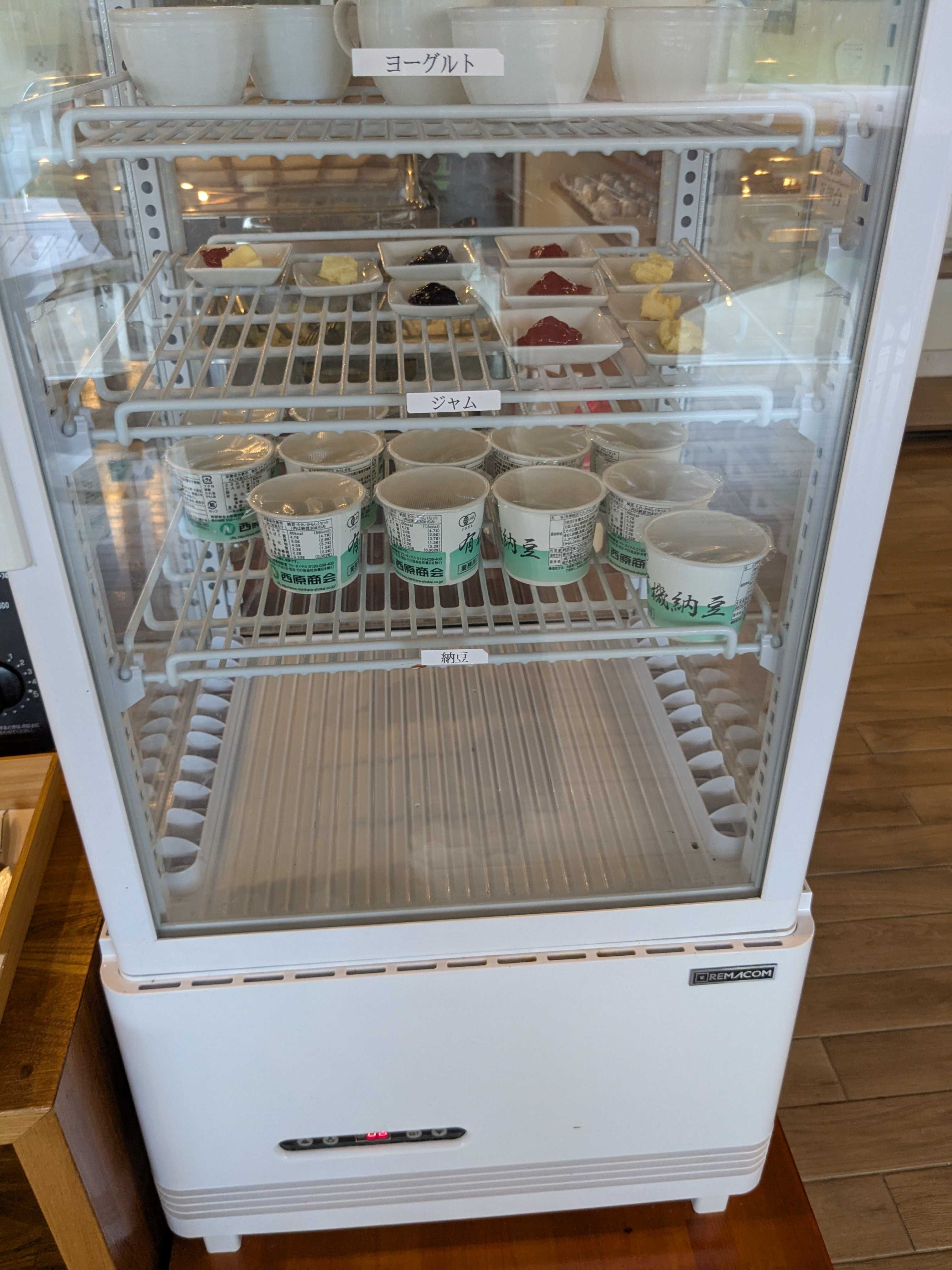 西表島　ヴィラうなりざき　朝食ビュッフェ　メニュー内容　納豆、ジャム、ヨーグルト